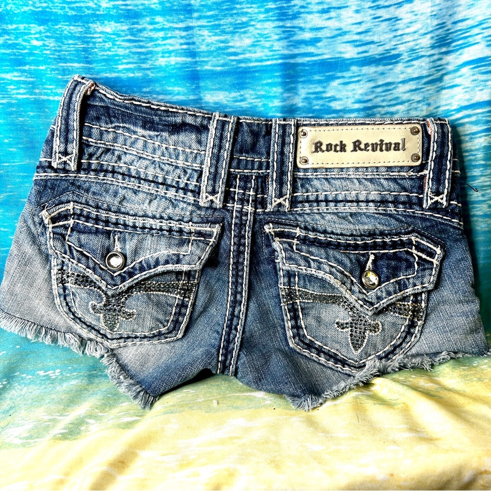 Rock Revival Scarlett Short Sz 23